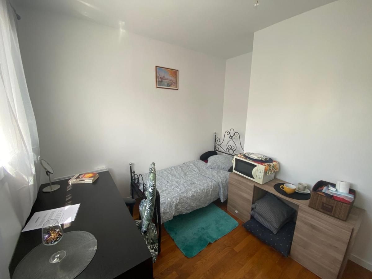 Bedroom In A House/ Chambre Dans Une Maison Épinay-sur-Orge Екстериор снимка